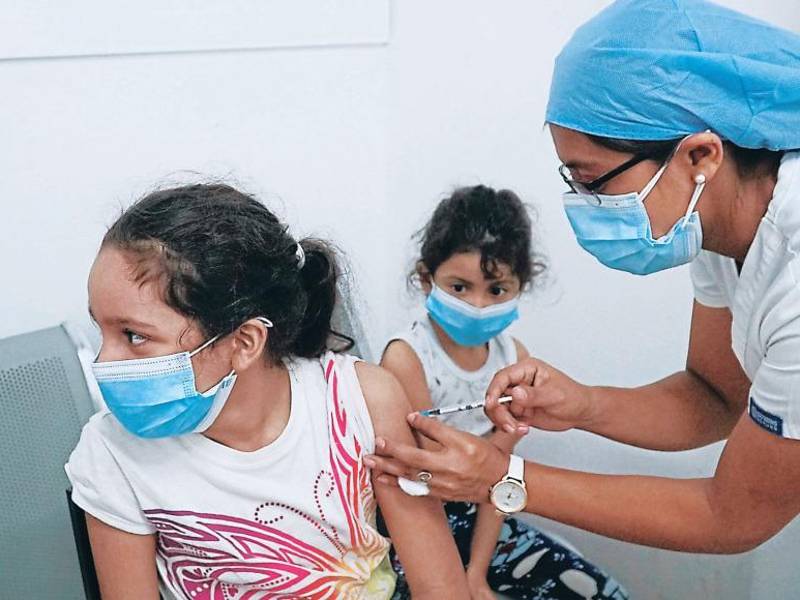 En 33 centros de salud están inmunizando en SPS.