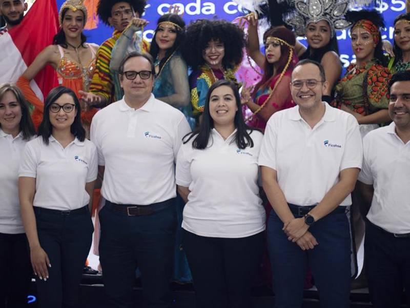 Adriana Perdomo, Karla Cálix, Germán Castañeda, Daphne Ordóñez, Leonel Rivas y Oscar Hernández.