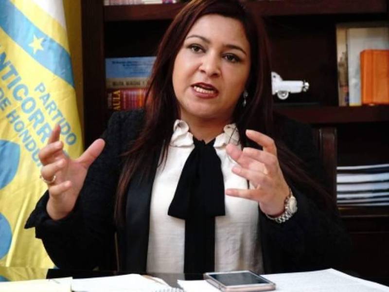 Marlene Alvarenga, presidenta del PAC, en un comunicado anunció la suspensión del diputado José Gaidó.