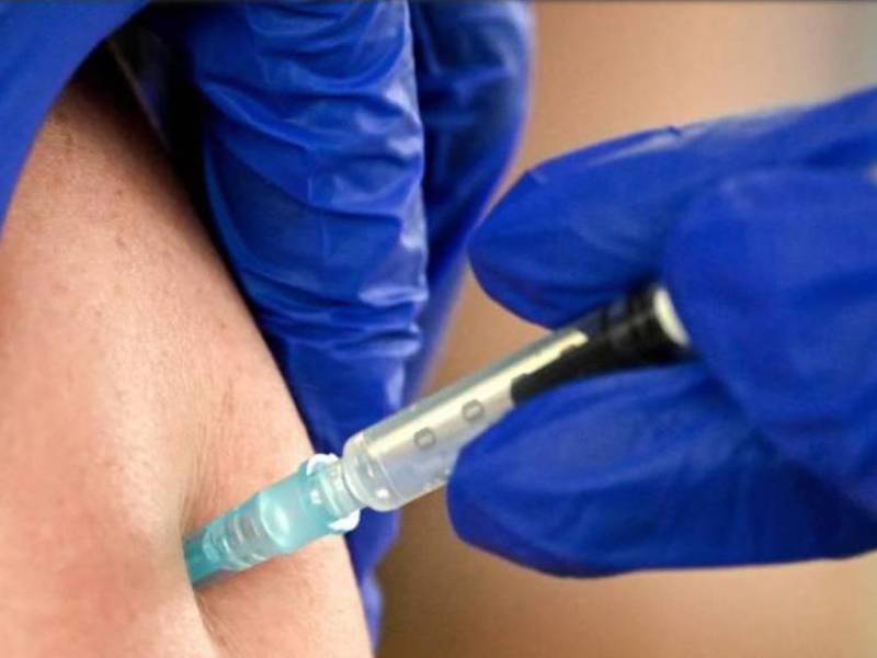 Salud pidió a la población -en los diferentes grupos en riesgo- a demandar la vacuna contra el covid-19 en los distintos centros de vacunación a nivel nacional.