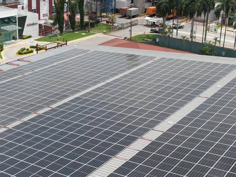 La instalación de un sistema de energía solar en techo, ubicado en las plantas de producción de Cervecería Hondureña en San Pedro Sula, es el proyecto de este tipo más grande de Latinoamérica.