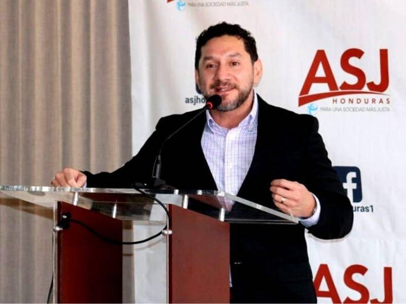 Lester Ramírez, director de Transparencia y Democracia de ASJ, describió el informe.