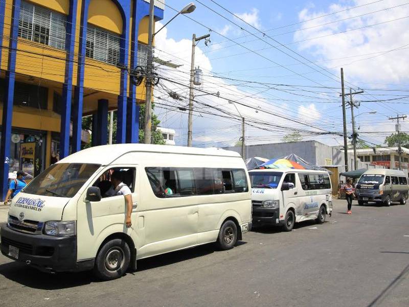 Tránsito ha multado a más de 300 conductores.