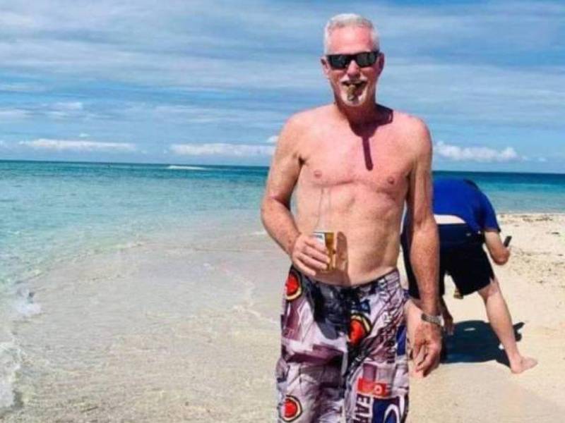 Gary Johnston es un empresario que se dedica al rubro del turismo.