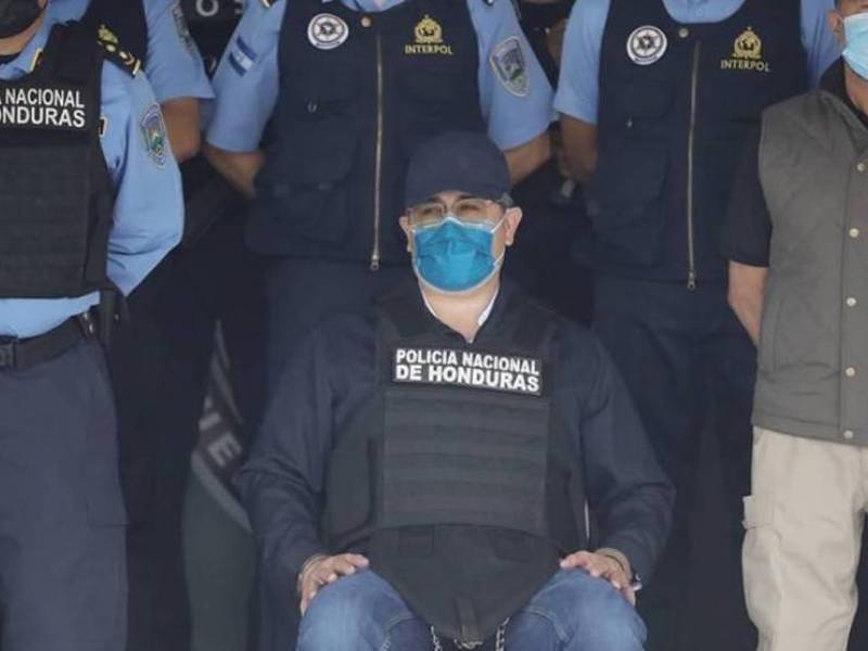 Juan Orlando Hernández, expresidente de Honduras, es acusado de tres delitos relacionados al narcotráfico por Estados Unidos.