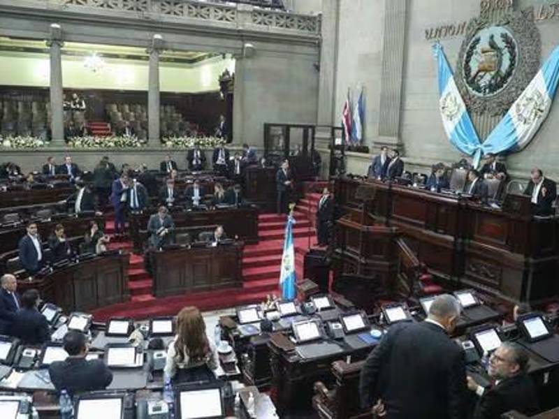 El anterior presidente del Congreso, Allan Rodríguez, construyó un búnker, con un bar incluido, en el Congreso, según Semilla.