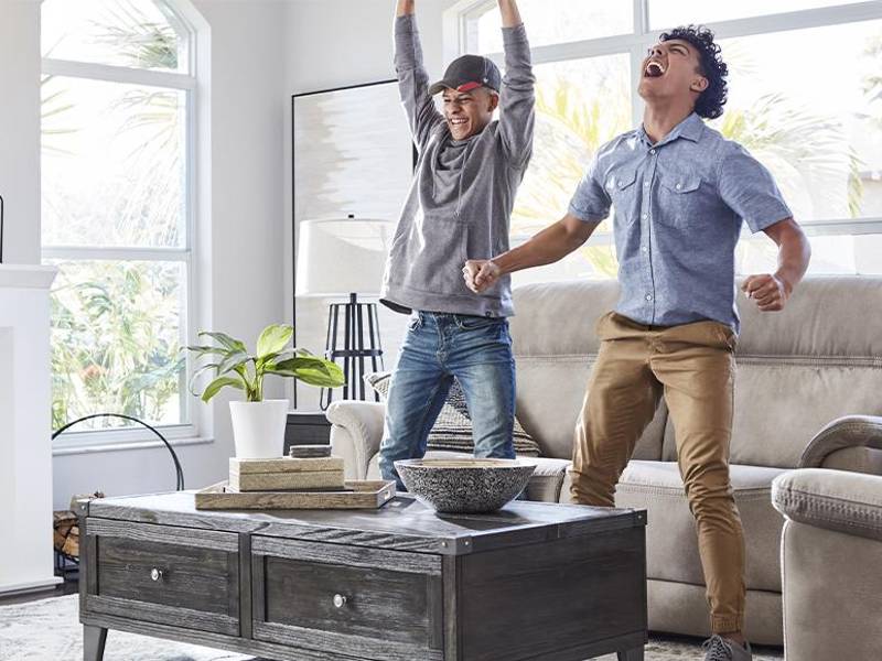 Para vivir la pasión del fútbol de la mejor manera, debes contar con los muebles que te mereces.