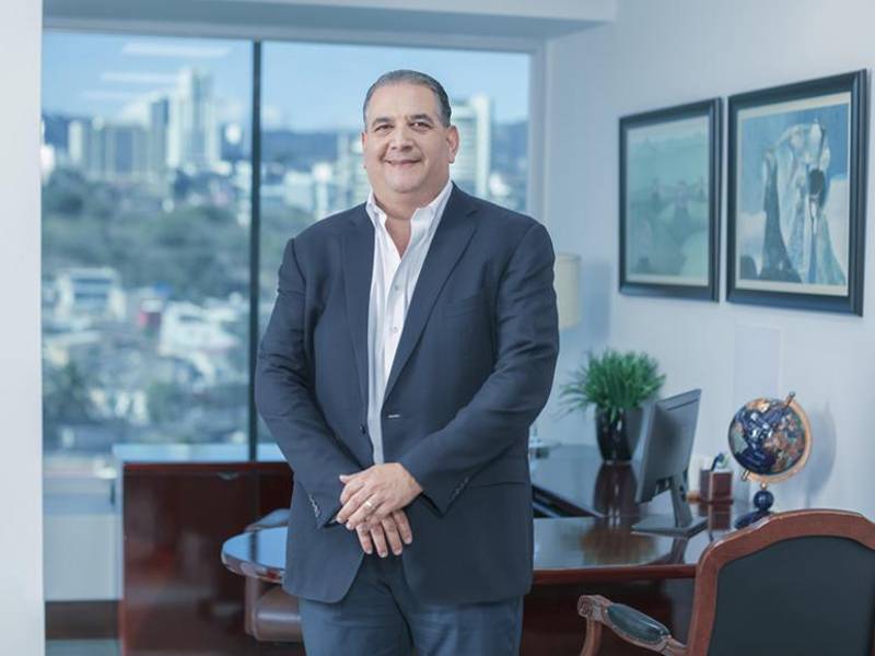 Luis Atala, vicepresidente corporativo y presidente del Comité de RSC.