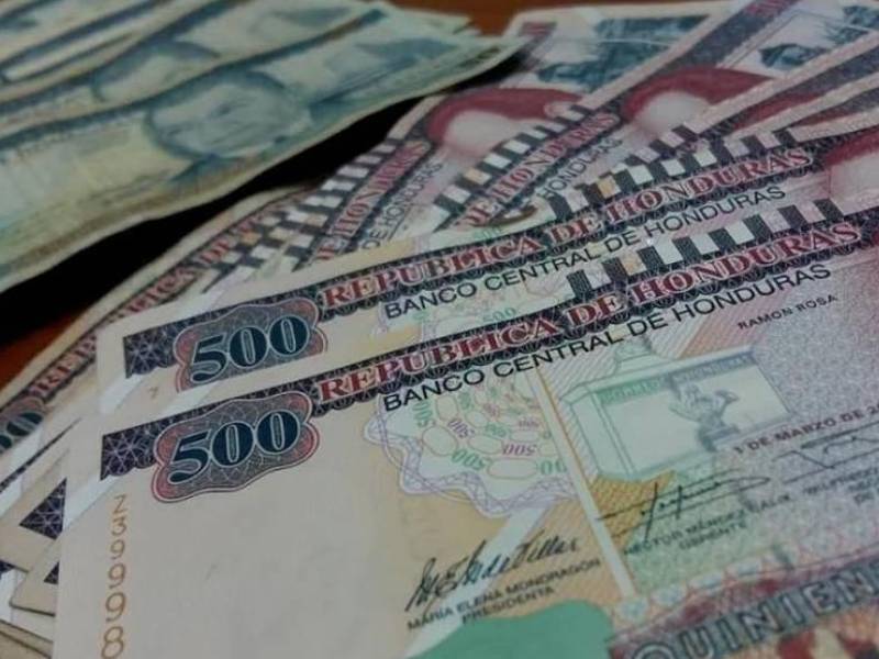 Blletes hondureños en donominación de 50 y 500 | Fotografía de archivo
