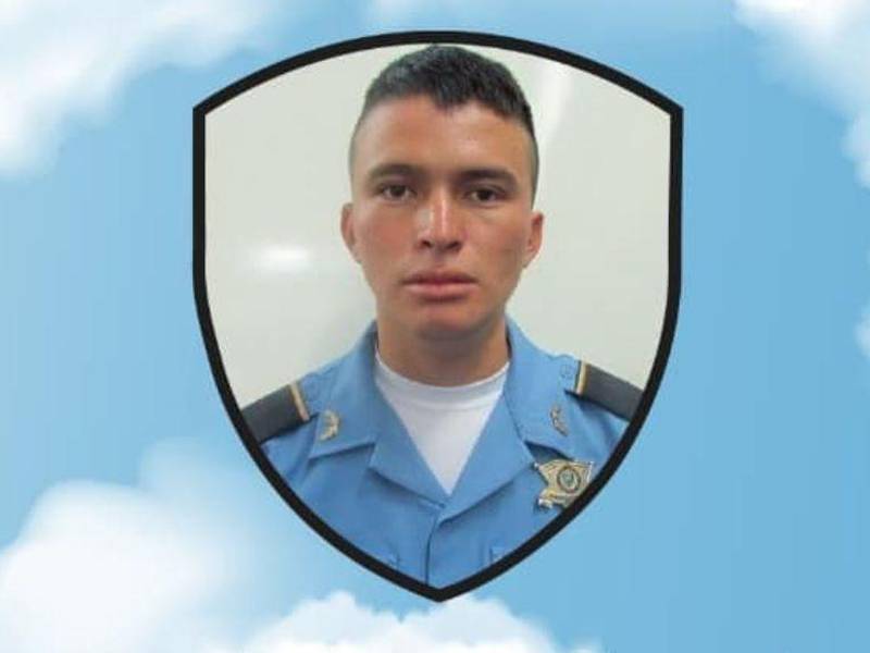 Un agente de la Policía Nacional murió y otro resultó herido tras oponerse a ser asaltados dentro de un autobús que cubre la ruta Carrizal-Unah-La Sosa.