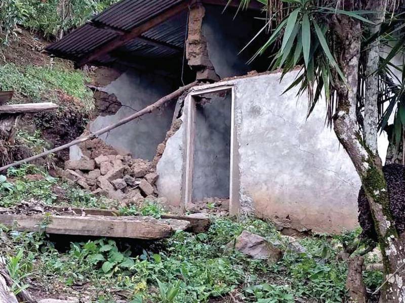 Geólogo señala que deslizamientos seguirán.