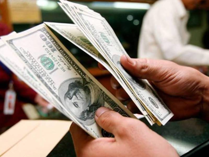 Billetes de 100 dólares | Fotografía de archivo