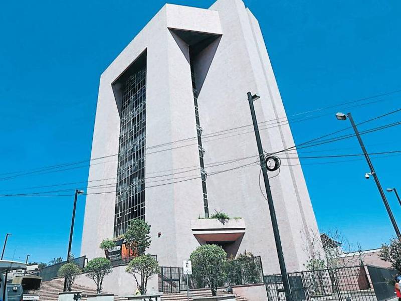 El abogado Raúl Pineda Alvarado dice que el congreso lo que debió hacer es interpelar al fiscal.