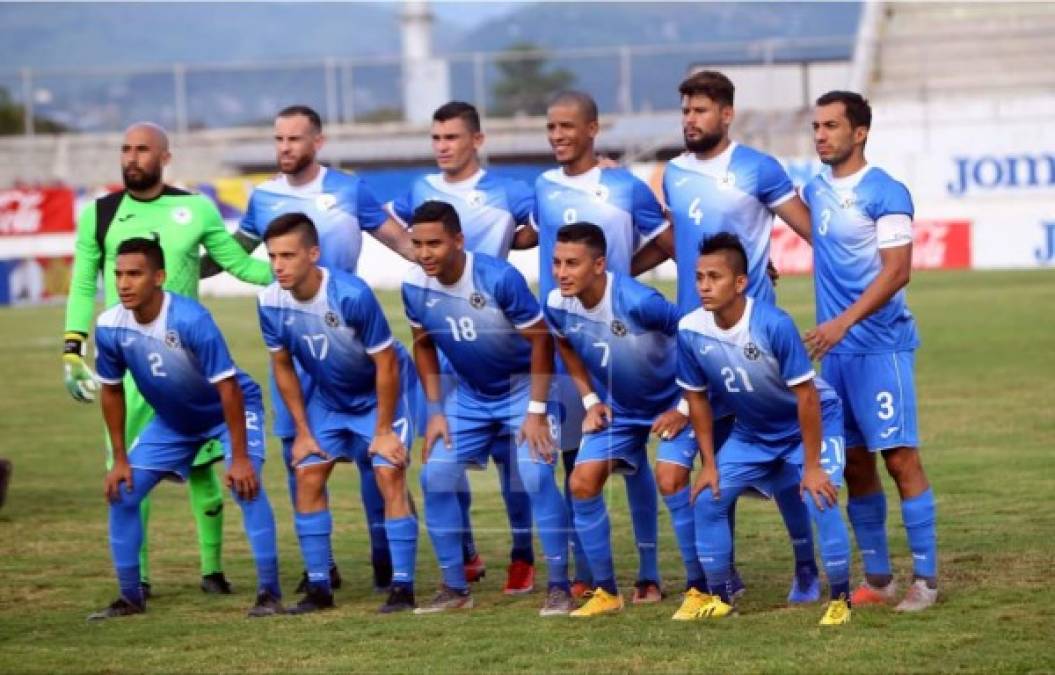 El 11 titular de Nicaragua posando previo al partido contra Honduras.