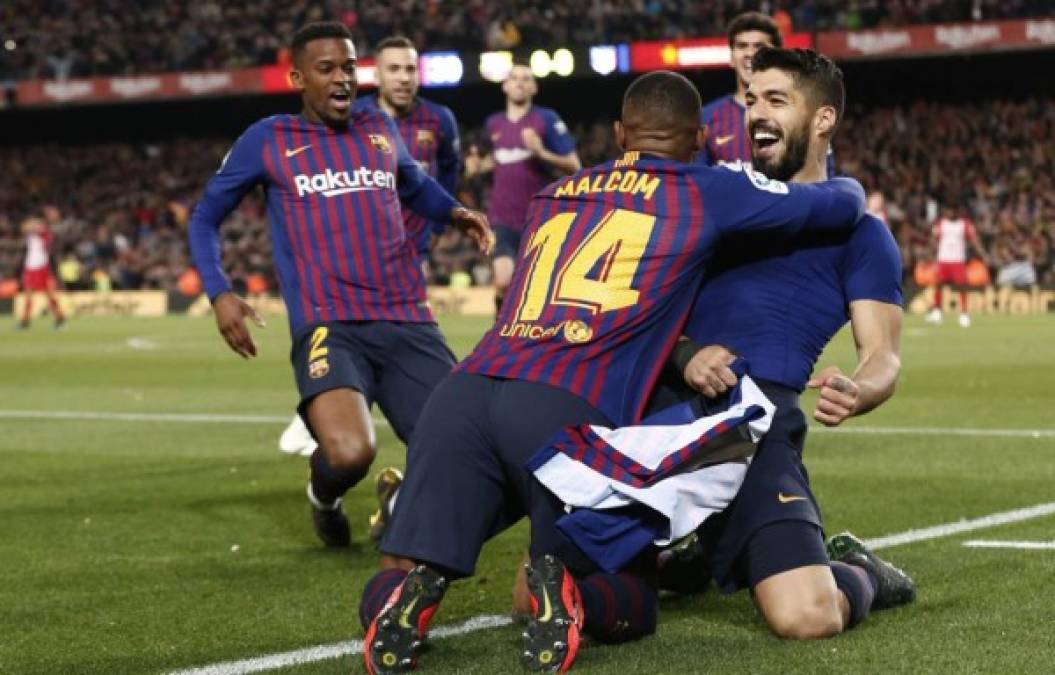 El eufórico festejo de los jugadores del Barcelona tras el 1-0 de Luis Suárez. Foto AFP