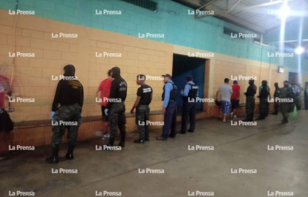 Elementos de la Policía Nacional también fueron parte de la operación de inspección que se realizó en el centro penal.