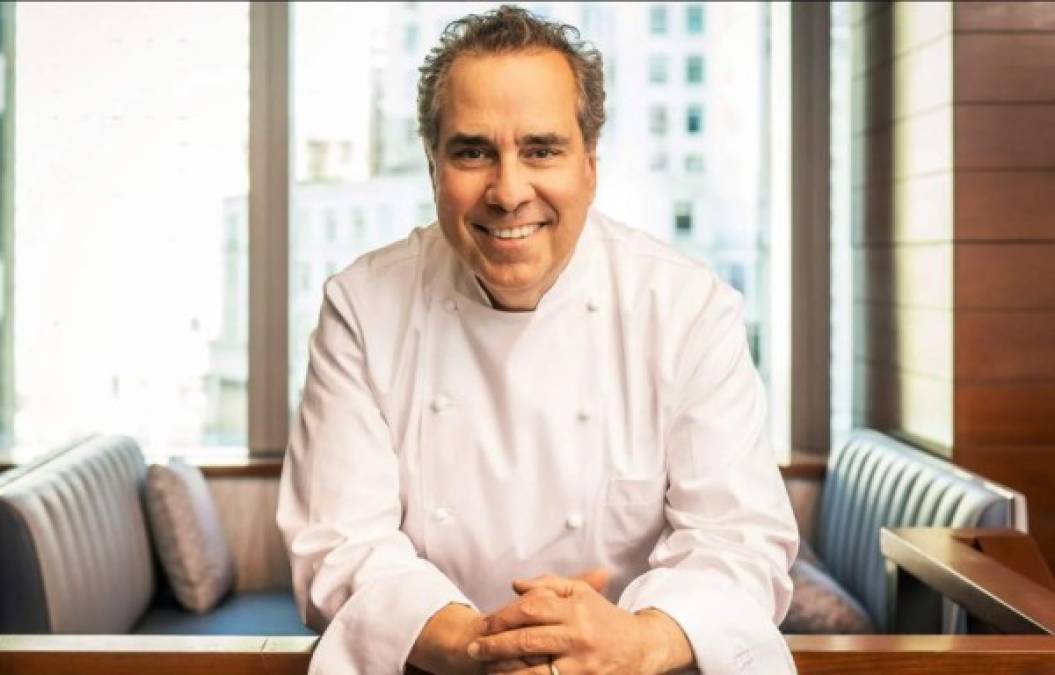 Chef Michael Lomonaco<br/><br/>El chef del restaurante Windows of the World en las Torres Gemelas estaba arreglando sus lentes en el lobby del edificio cuando este fue impactado por un avión. Lomonaco y el resto de personas que estaban en la planta baja fueron evacuado del lobby antes de que esa torre cayera al piso.<br/><br/>