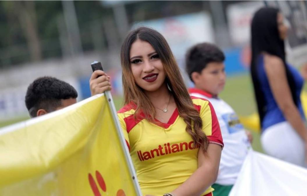 Esta belleza robó miradas en el estadio Yankel Rosenthal.