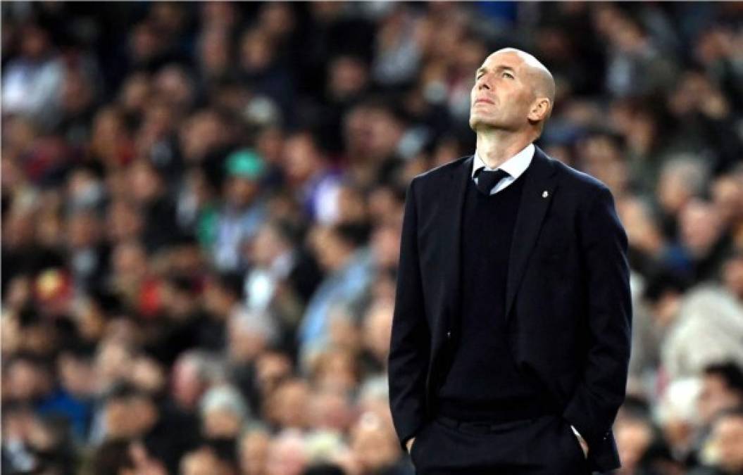 Zidane se lamenta tras un gol del Celta de Vigo.