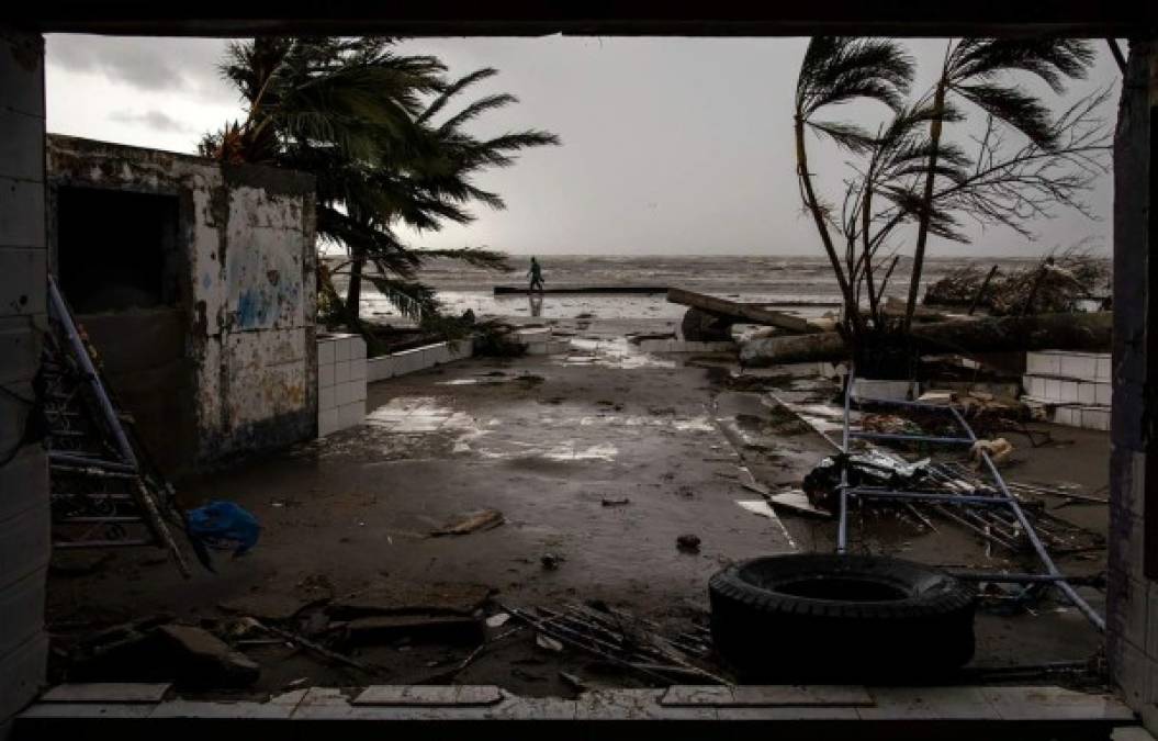 Iota tocó tierra apenas dos semanas después de que Eta, un huracán de categoría 4 lo hiciera en Nicaragua el 3 de noviembre pasado.