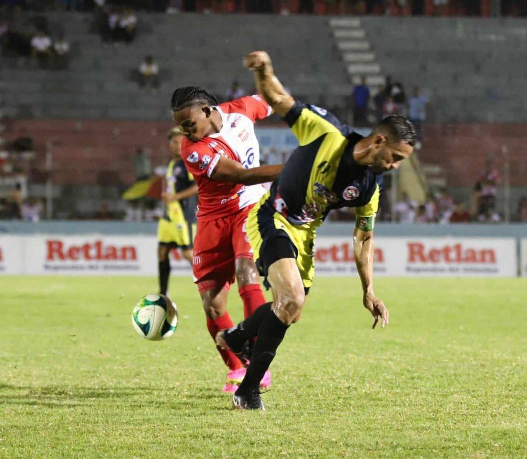 Por su parte, el Génesis recibirá a la Real Sociedad e intentará seguir con su buen camino en la Liga Nacional. 