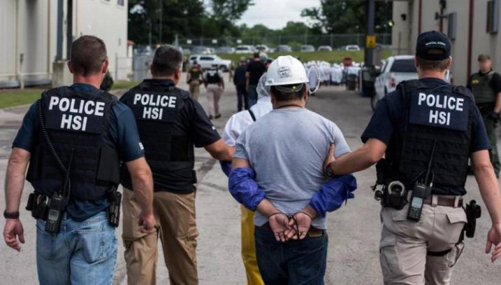 Juez de EEUU suspende prioridades de deportación y ordena ejecutar expulsiones