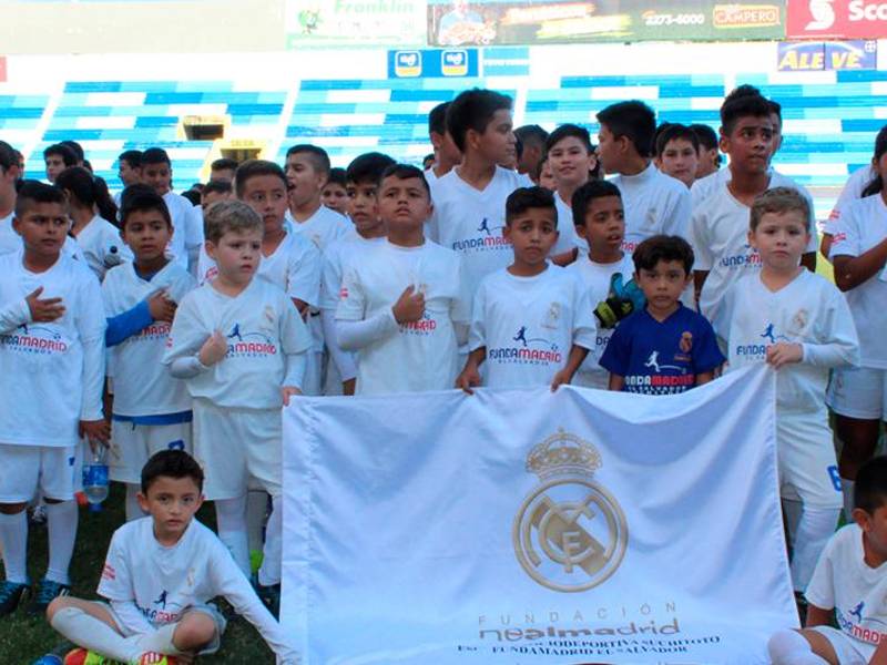 Esta alianza asegura la sostenibilidad de más de 65 proyectos sociodeportivos de la Fundación Real Madrid en nueve países de Latinoamérica y EEUU.