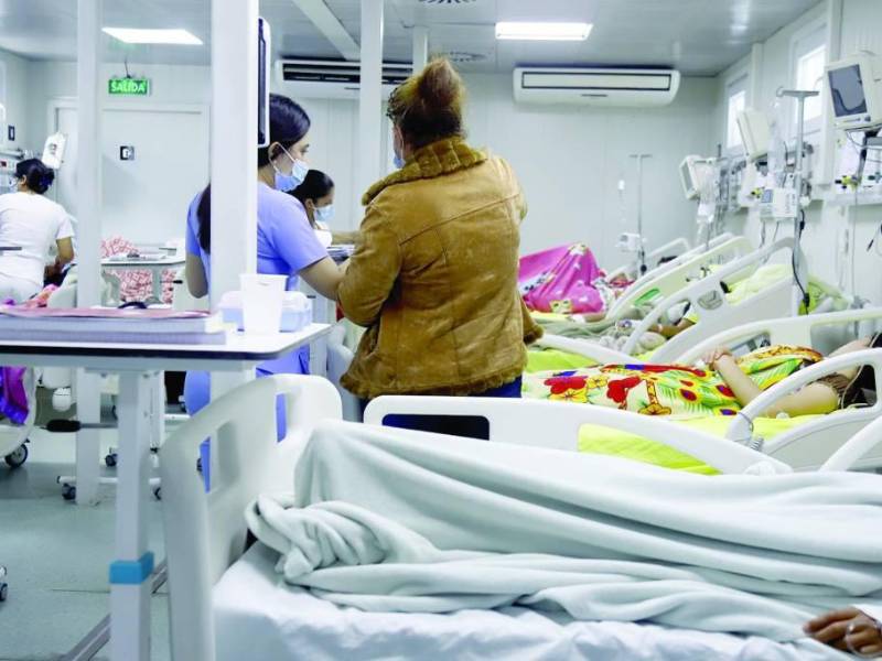 El hospital Mario Rivas habilitó el hospital móvil para atender a los enfermos por dengue.