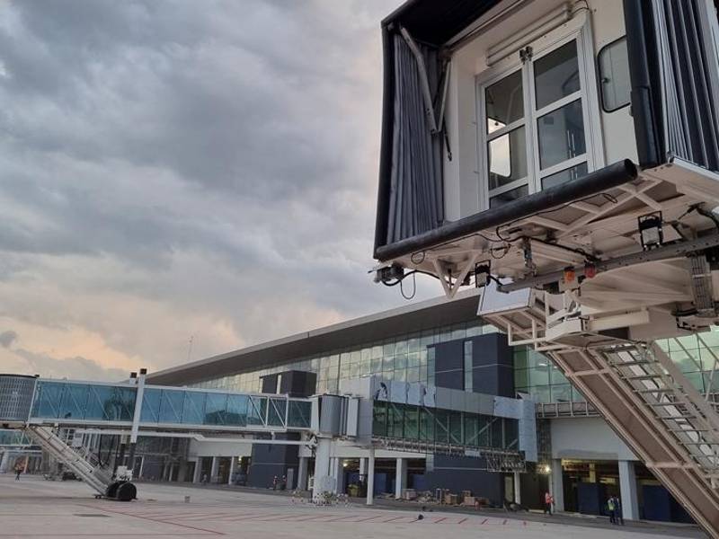 El Aeropuerto Internacional de Palmerola cuenta con once mangas, de las cuales cuatro son remotas.