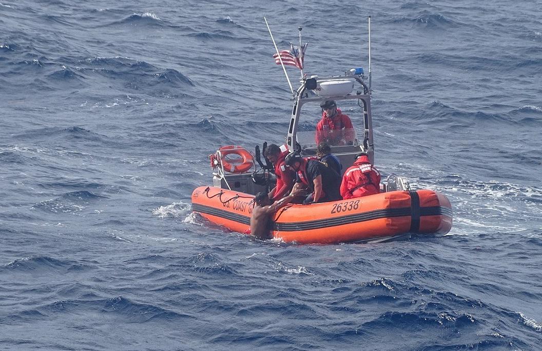 Rescatan a 180 migrantes en mar de Florida y suspenden búsqueda de cubanos
