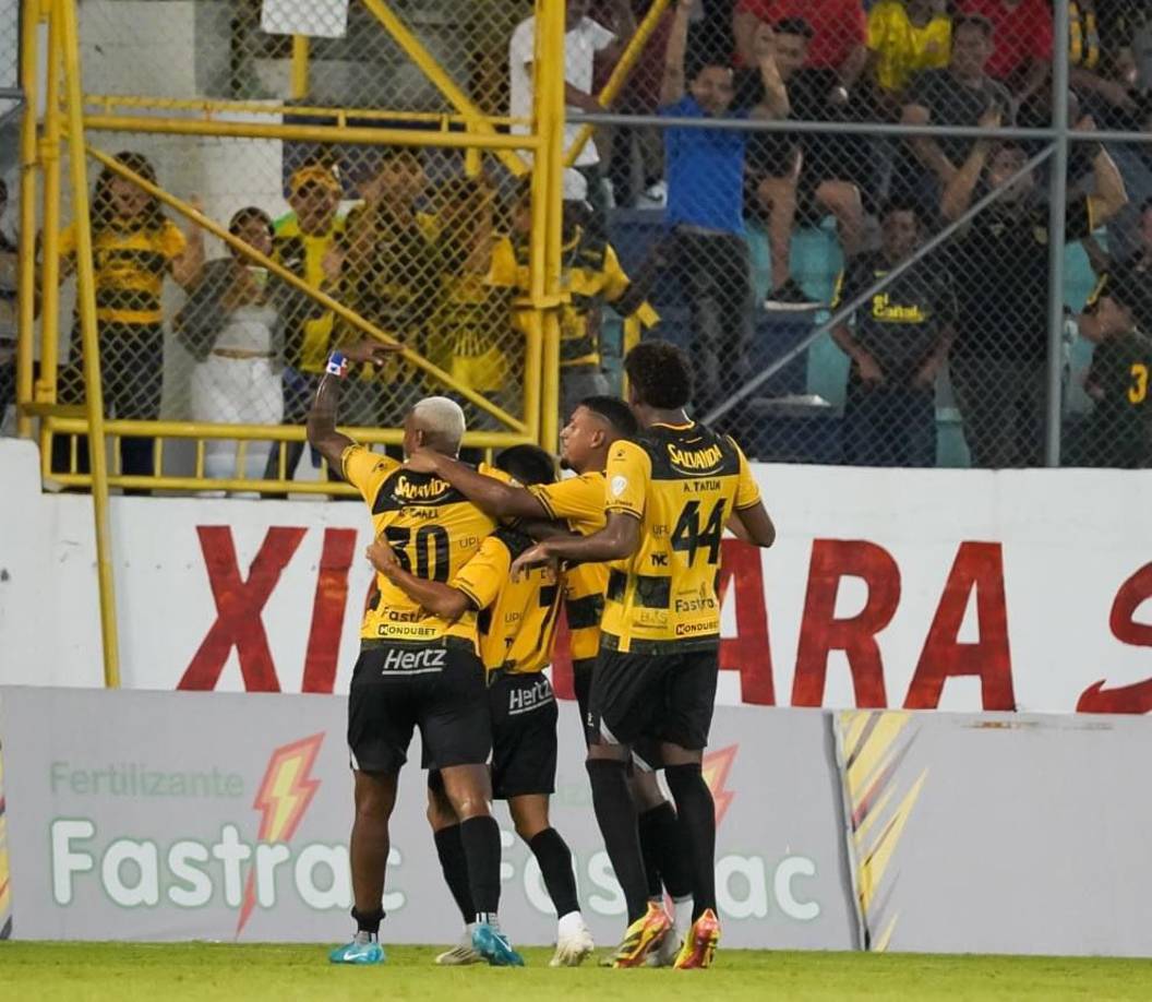 Cristian Cálix le regresó la ventaja a su equipo en soberbio definición de derecha.