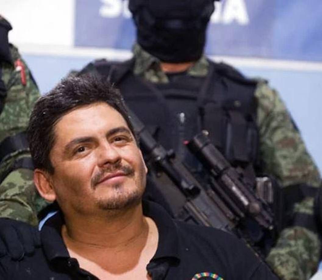 Como testigo protegido, ‘El Lobo’ Valencia ha recibido beneficios significativos, incluyendo la reubicación de su esposa e hijos bajo protección federal, un pago mensual de 7,000 dólares (aproximadamente 140,318 pesos mexicanos), atención médica, y apoyo financiero para cubrir los gastos básicos de vida. Además, la DEA le proporciona capacitación y asistencia laboral en caso de necesitarlo.