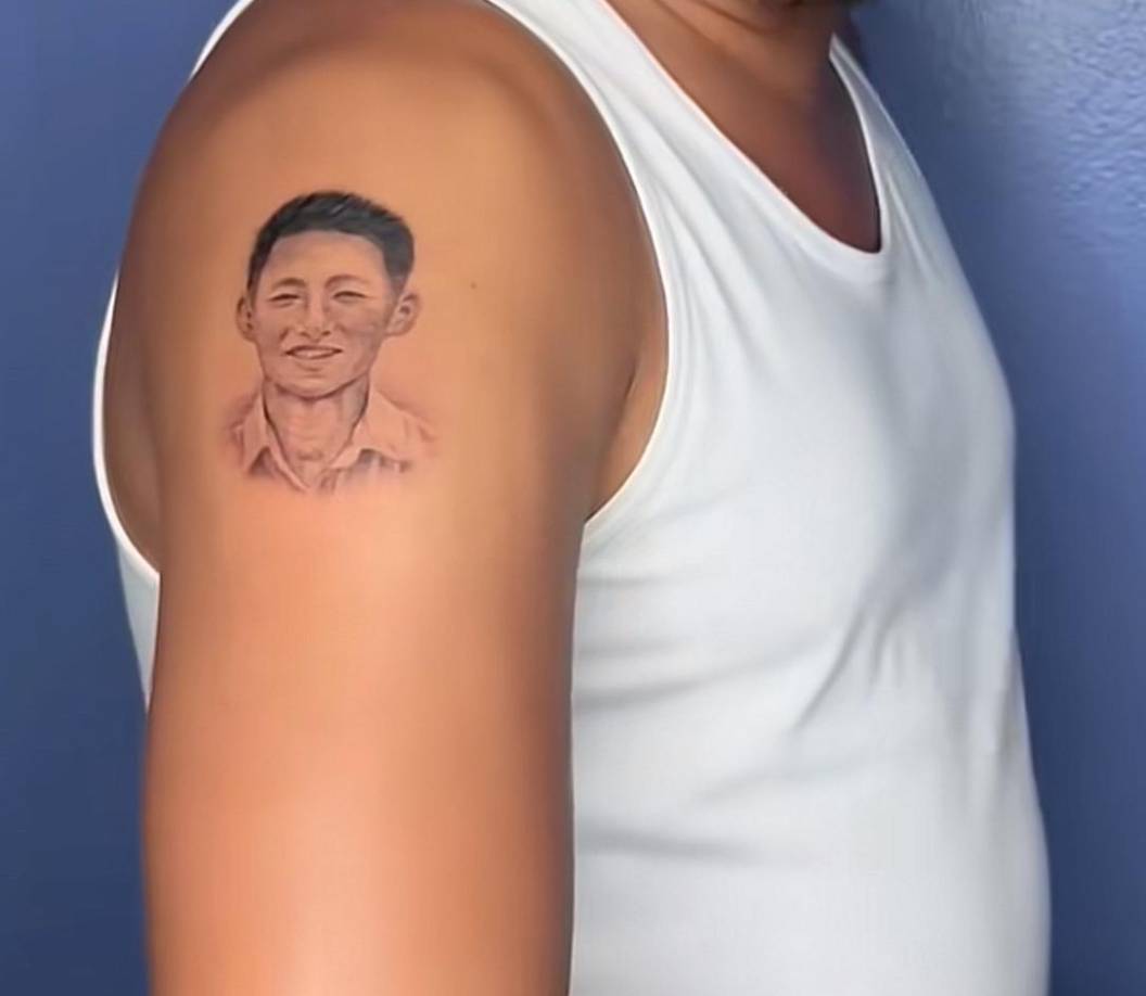 Fue a través de un video en sus redes sociales que el joven contó sobre su tatuaje en el rostro de Shin Fujiyama.