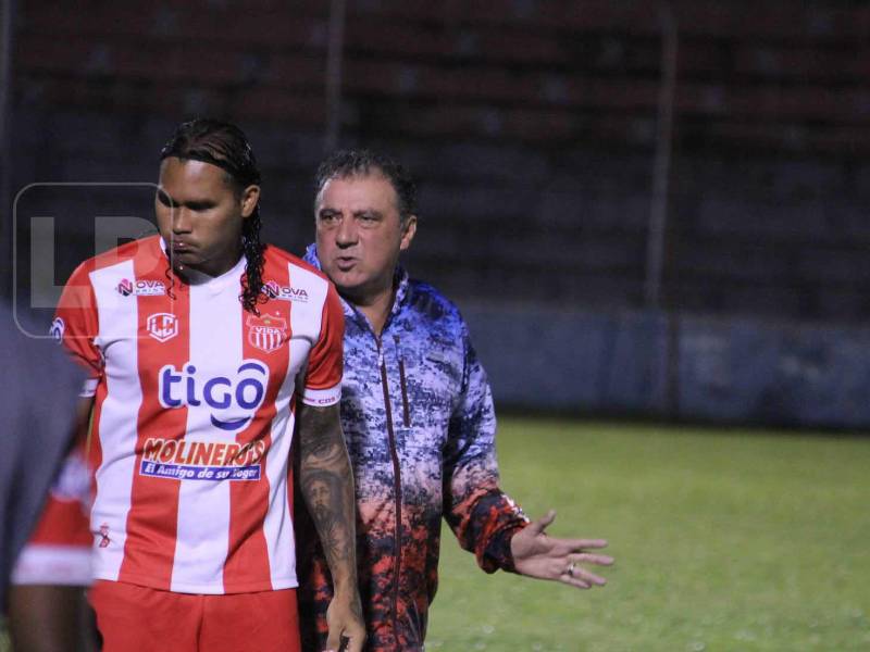 El mexicano Carlos “Gullit” Peña por fin pudo debutar en el fútbol hondureño aunque no fue lo que esperaba. El azteca vio acción en la goleada 3-0 sufrida por el Vida a manos del Motagua.