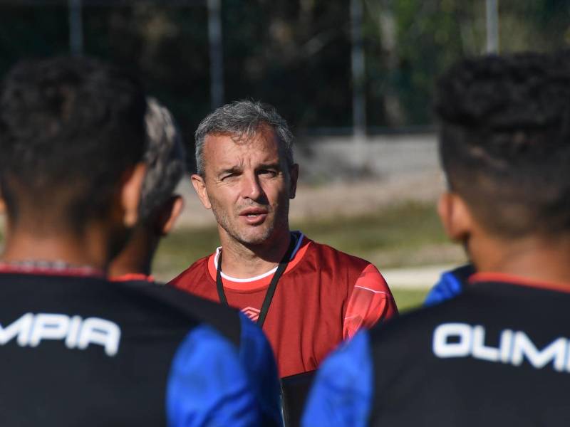 Pablo Lavallén llegó para este Clausura 2022 como reemplazo de Pedro Troglio.