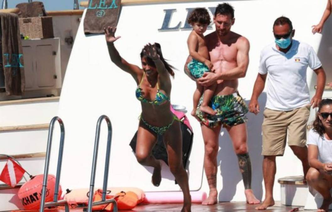 Messi viajó junto a su esposa Antonela Ruccuzzo y con la familia de Luis Suárez. Son muy amigos y suelen compartir vacaciones cada vez que tienen tiempo libre de la cargada agenda futbolística del Barcelona.