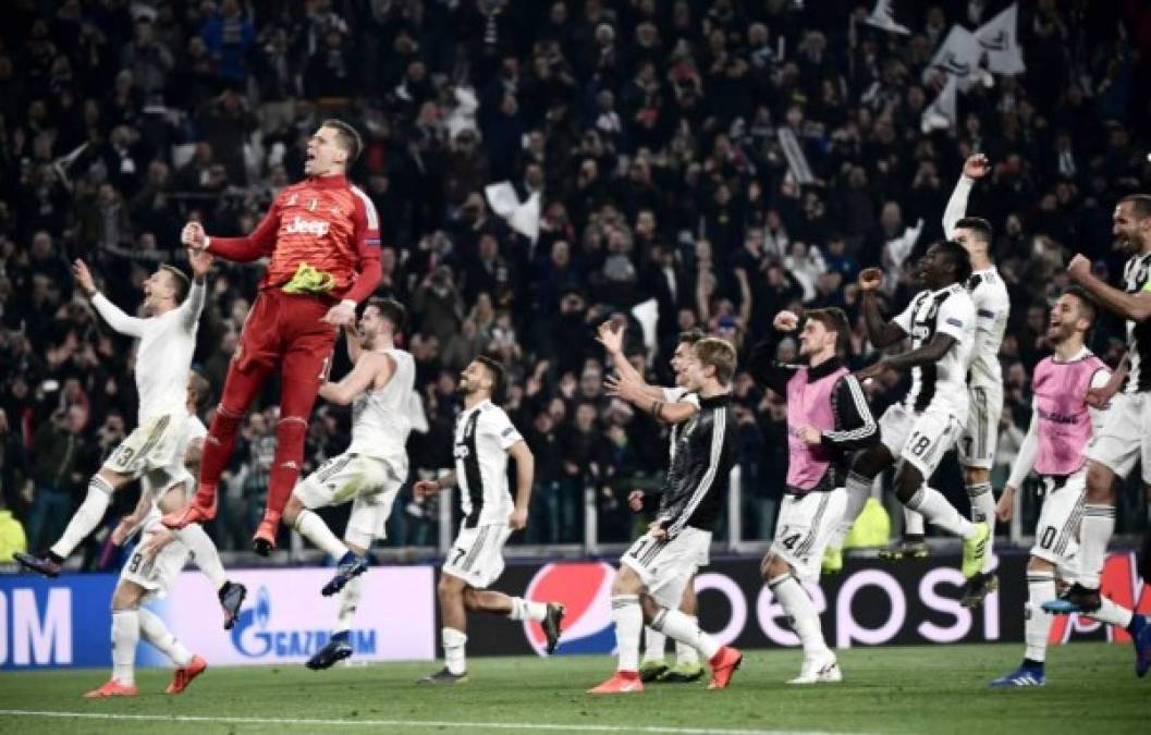 (From L) Juventus' Italian forward Federico Bernardeschi, Juventus' Polish goalkeeper Wojciech Szczesny, Juventus' Bosnian midfielder Miralem Pjanic, Juventus' Italian defender Leonardo Spinazzola, Juventus' Argentine forward Paulo Dybala, Juventus' Italian midfielder Hans Nicolussi Caviglia, Juventus' Italian defender Daniele Rugani, Juventus' Italian forward Moise Kean, Juventus' Portuguese forward Cristiano Ronaldo, Juventus' Uruguayan midfielder Rodrigo Bentancur and Juventus' Italian defender Giorgio Chiellini acknowledge fans as they celebrate at the end of the UEFA Champions League round of 16 second-leg football match Juventus vs Atletico Madrid on March 12, 2019 at the Juventus stadium in Turin. (Photo by Marco BERTORELLO / AFP)