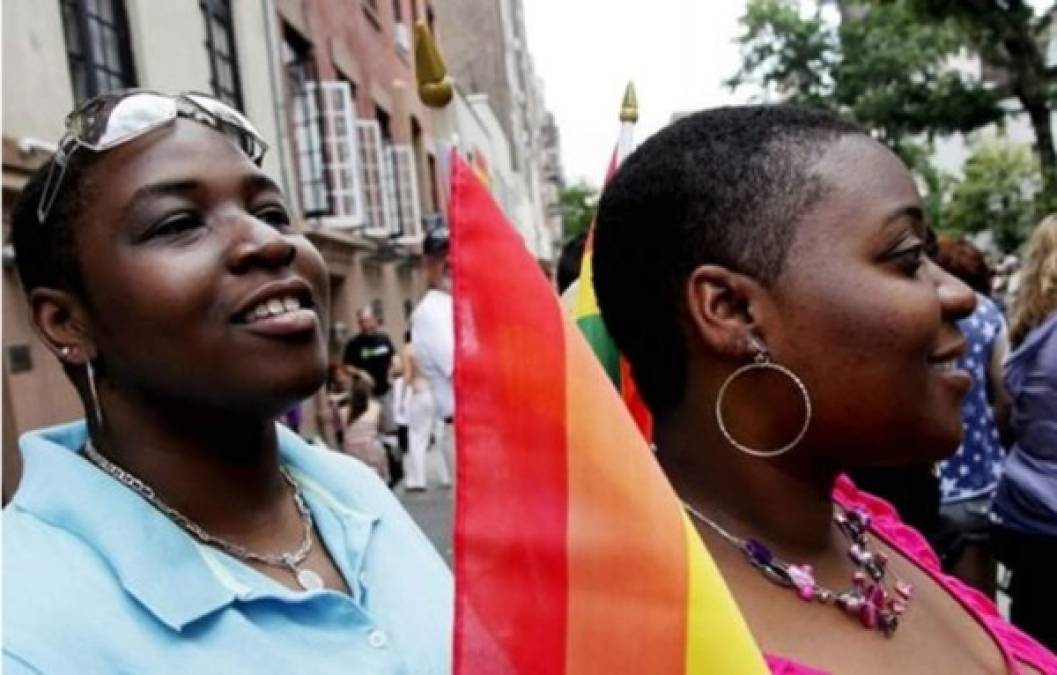 Sudáfrica es una excepción: legalizó el matrimonio gay en 2006. La adopción, la procreación medicamente asistida (PMA) y la gestación subrogada están autorizados.