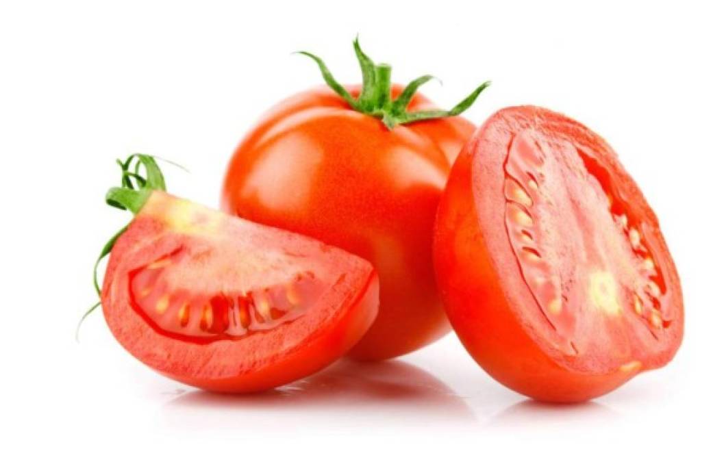 El tomate es una fruta rica en vitaminas A y C y en minerales como hierro, fósforo, calcio, magnesio, zinc, cobre, potasio y sodio