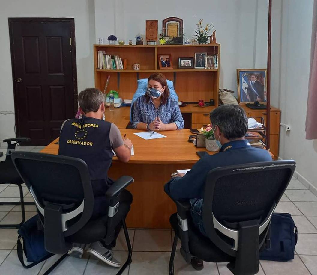 Como parte de sus labores, según ha documentado en las redes oficiales de la organización, observadores de MOEUEhn han sostenido reuniones en todo el país por las EleccionesbGenerales con autoridades gubernamentales. En la foto con la gobernadora de Copán por el Partido Nacional de Honduras.