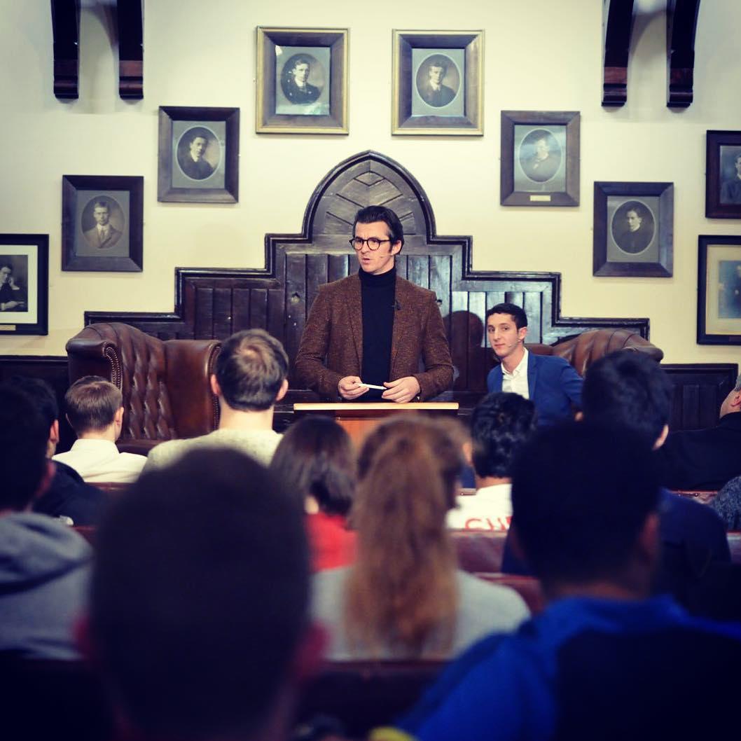 Famoso exfutbolista a la cárcel por comentarios estúpidos: No quiero ir