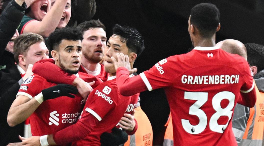 Liverpool golea y aumenta su ventaja ante Manchester City