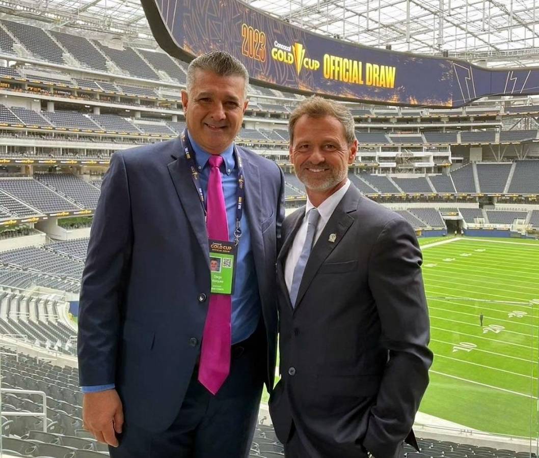 Diego Vázquez se reencontró con Diego Cocca, quien dirige a México y será su rival en la Copa Oro 2023. Fueron compañeros en las inferiores de River Plate.