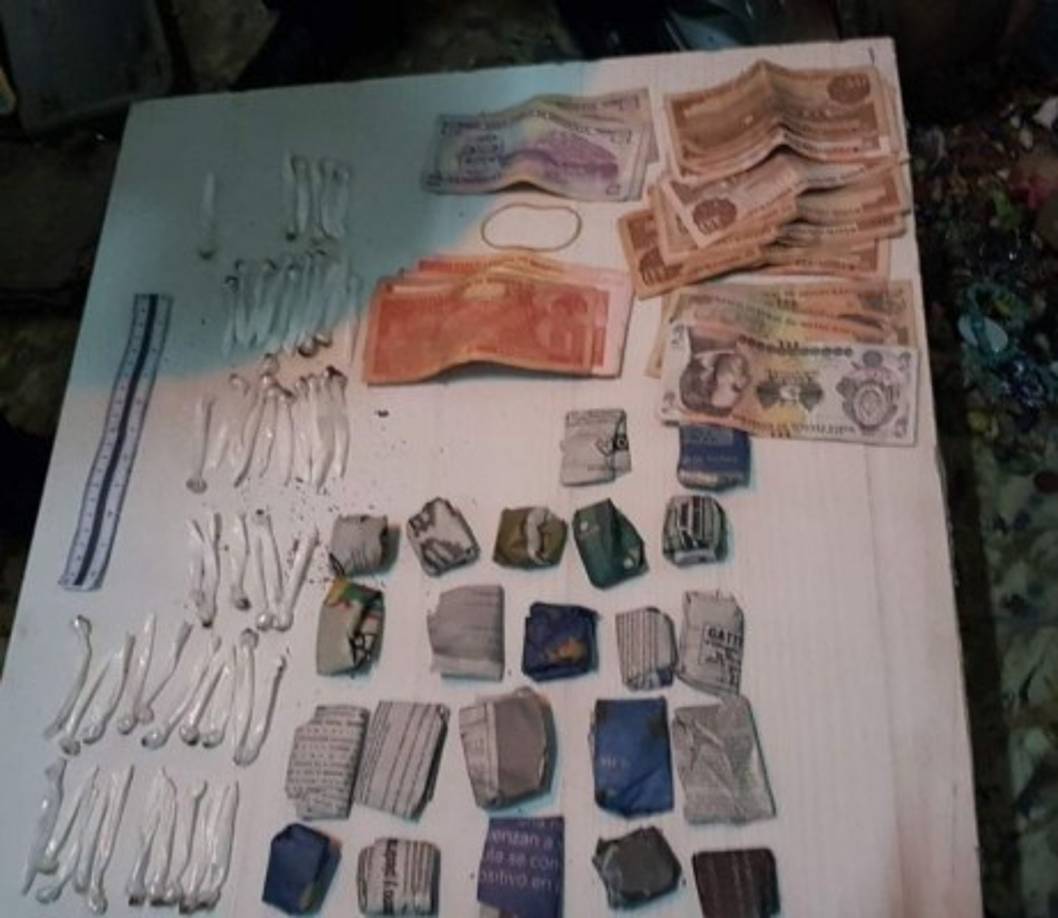 Mediante allanamiento en colonia Venecia de Choluteca se realizó el decomiso de droga y dinero.