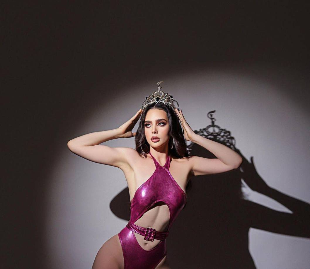 María Fernanda contó que su incursión en el mundo de los certámenes de belleza comenzó en 2021 en Sinaloa. Como le encantó, decidió continuar y no paró hasta convertirse en Miss México, algo que logró este 2024. Los reinados que tiene son: Embajadora Sinaloa 2022, Miss Mesoamérica Riviera Maya 2023; Reyna Internacional del Pacífico 2023, Miss Grand México 2023, Miss Universo Sinaloa 2024 y ahora Miss Universo México 2024.