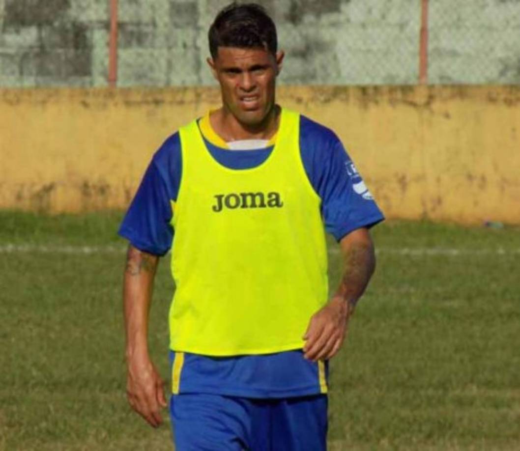 Ramiro Bruschi: Según diario Diez, el ex jugador del Olimpia podría volver a la Liga Nacional de Honduras. El uruguayo ha estado en las últimas campañas con el Tela FC de la segunda división.