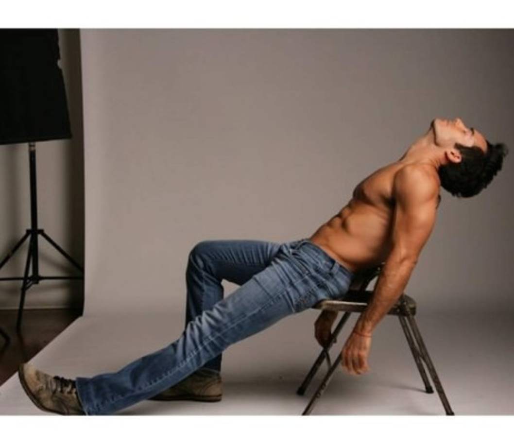 Es considerado uno de los actores más guapos y versátiles en las telenovelas modernas.