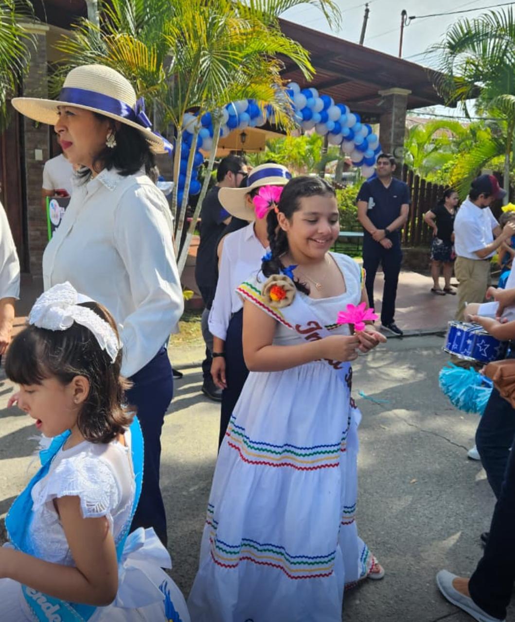 Inclusión y amor a Honduras: Niños con capacidades diferentes desfilan en SPS