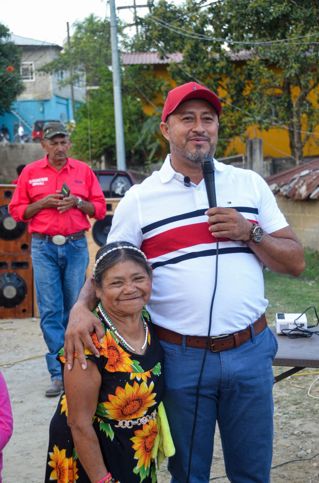 Nasralla acusa a mujer de atentar contra candidato a alcalde de Azacualpa