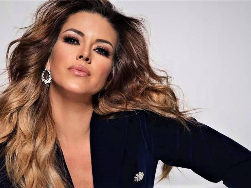 Alicia Machado es una de las reinas de Miss Universo que mas ha dado de que hablar. La hermosa venezolana tambien ha vivido sendos romances con hombres muy famosos.